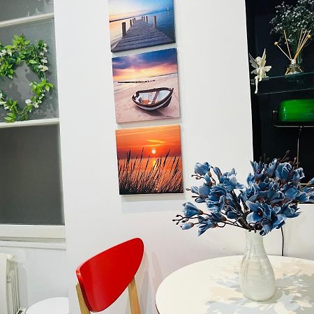 Appartamento Dream Dwell Paris-Chic Flat In The Heart Of Marais Near Pompidou Centre Esterno foto