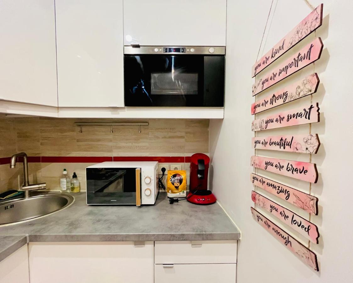 Appartamento Dream Dwell Paris-Chic Flat In The Heart Of Marais Near Pompidou Centre Esterno foto