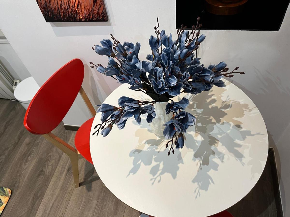 Appartamento Dream Dwell Paris-Chic Flat In The Heart Of Marais Near Pompidou Centre Esterno foto