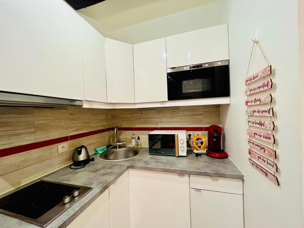 Appartamento Dream Dwell Paris-Chic Flat In The Heart Of Marais Near Pompidou Centre Esterno foto